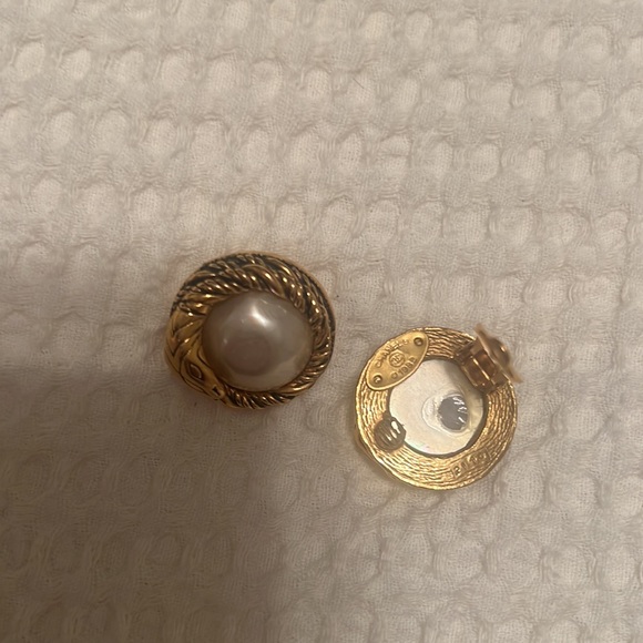 Chanel Earrings (authentic) - Picture 7 of 11